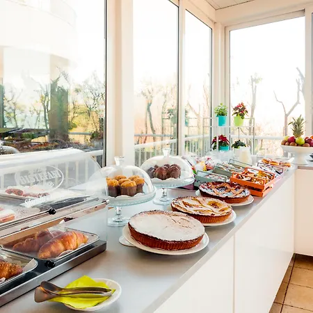 Ibis Styles Bari Джовинаццо