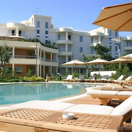 Ibis Styles Bari Джовинаццо