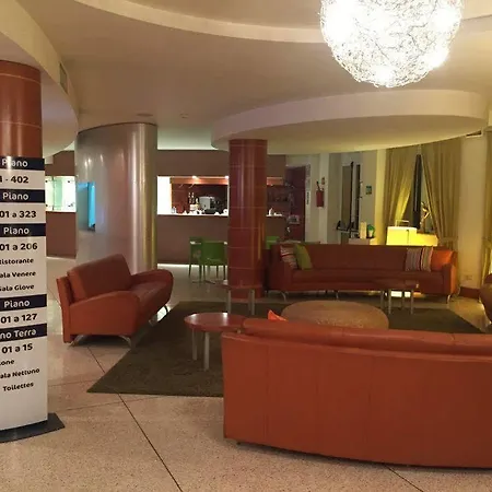 Ibis Styles Bari Джовинаццо