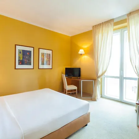 Ibis Styles Bari 4* ジョヴィナッツォ