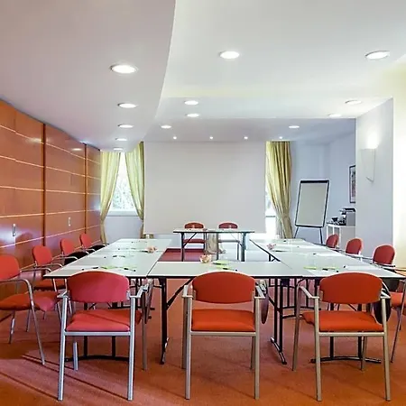 Ibis Styles Bari ホテル 4*