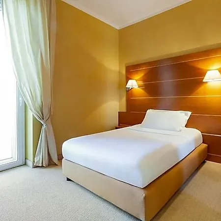ホテル Ibis Styles Bari 4*