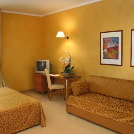 Отель Ibis Styles Bari Джовинаццо