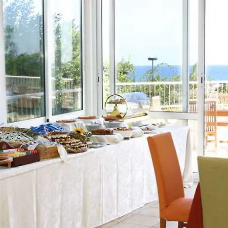 Ibis Styles Bari 4* Джовинаццо